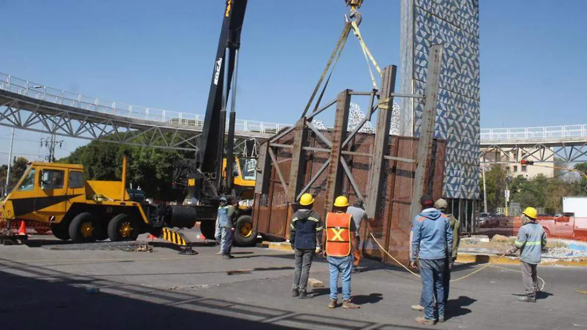 Porque generaba accidentes y para mejorar la circulación fueron los motivos porque el Gobierno de Puebla demolió la rotonda, así como el obelisco en el bulevar Hermanos Serdán